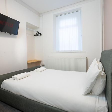 4-Bedroom Home - Ideal For Groups Working Away From Home 스완지 외부 사진
