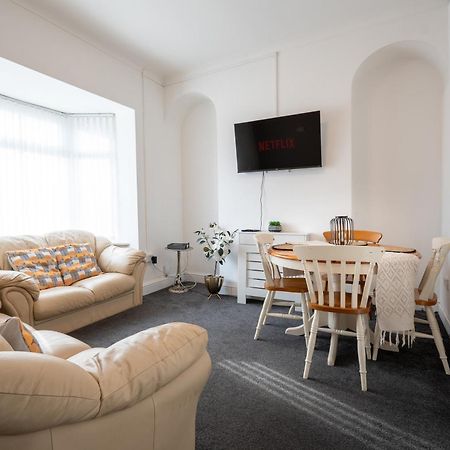 4-Bedroom Home - Ideal For Groups Working Away From Home 스완지 외부 사진