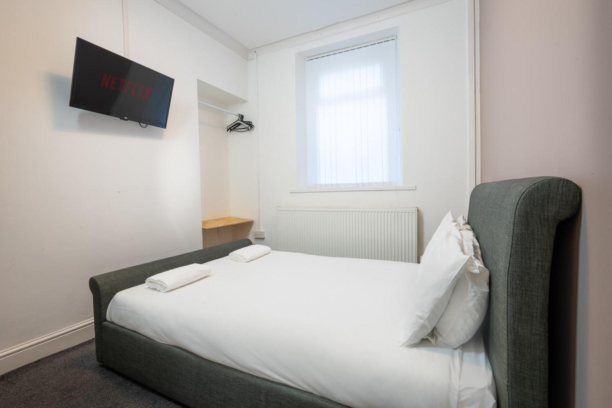 4-Bedroom Home - Ideal For Groups Working Away From Home 스완지 외부 사진