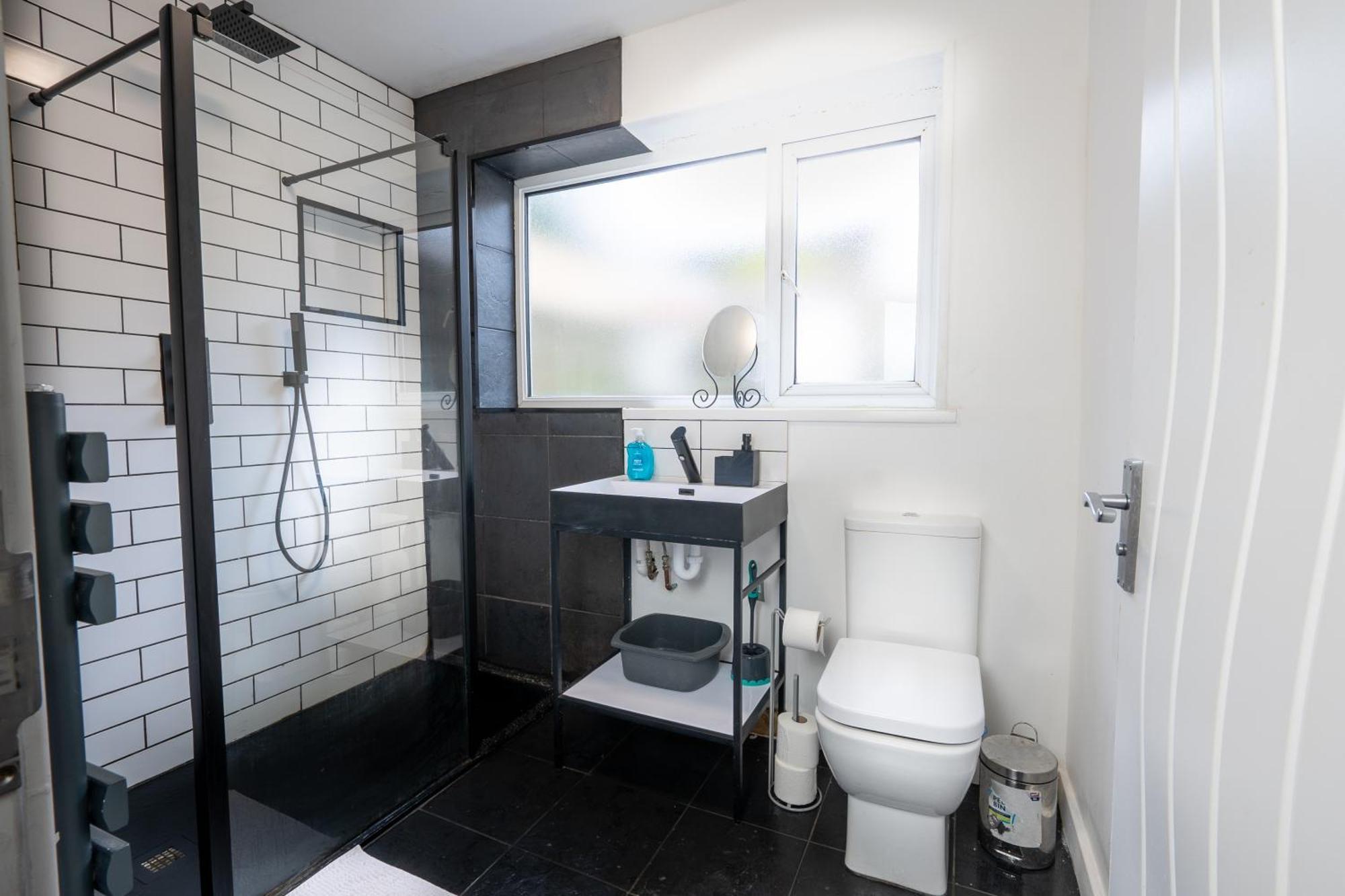 4-Bedroom Home - Ideal For Groups Working Away From Home 스완지 외부 사진