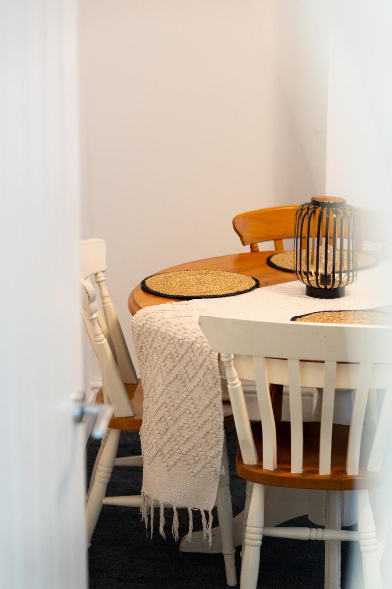4-Bedroom Home - Ideal For Groups Working Away From Home 스완지 외부 사진