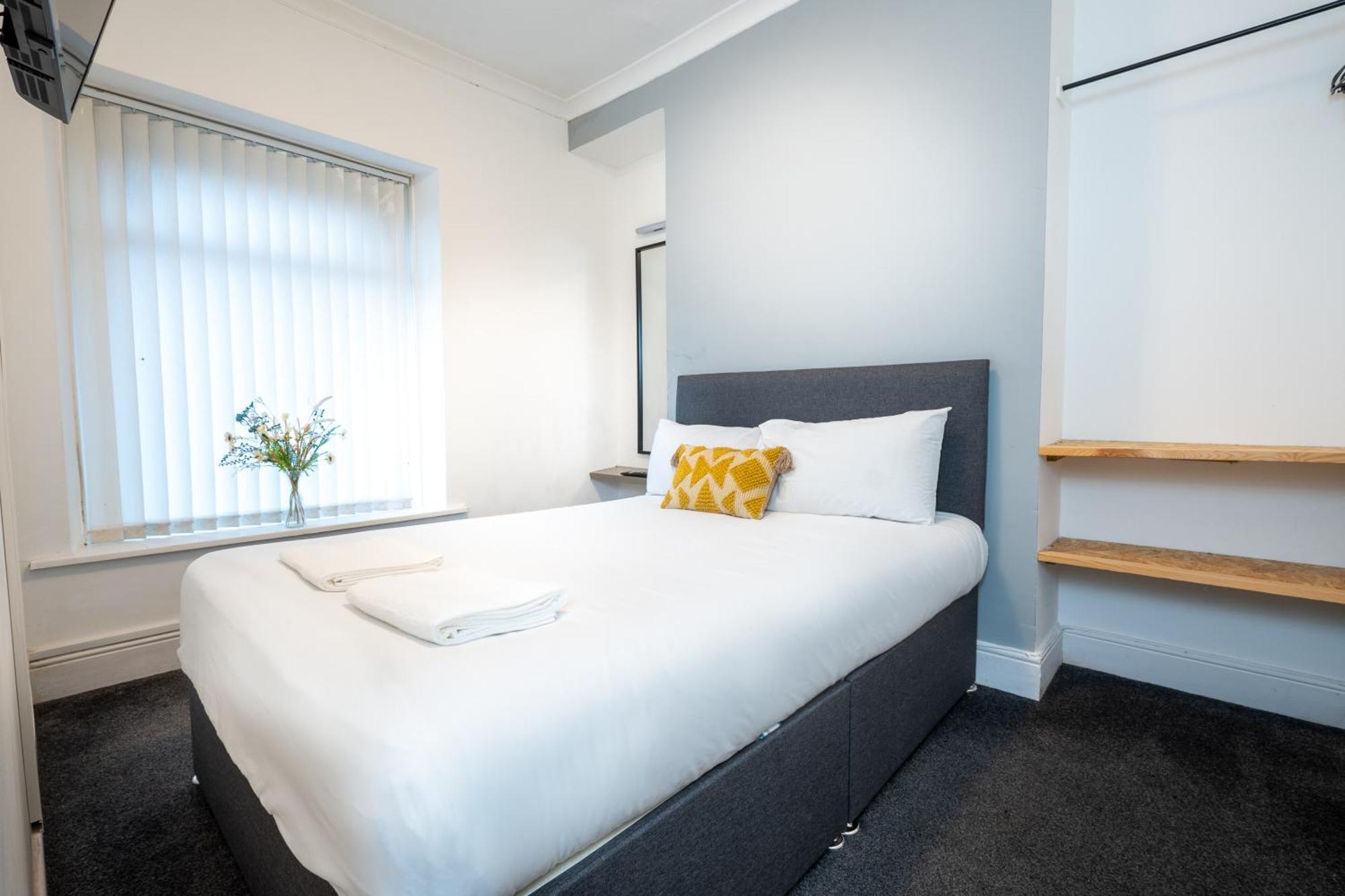 4-Bedroom Home - Ideal For Groups Working Away From Home 스완지 외부 사진