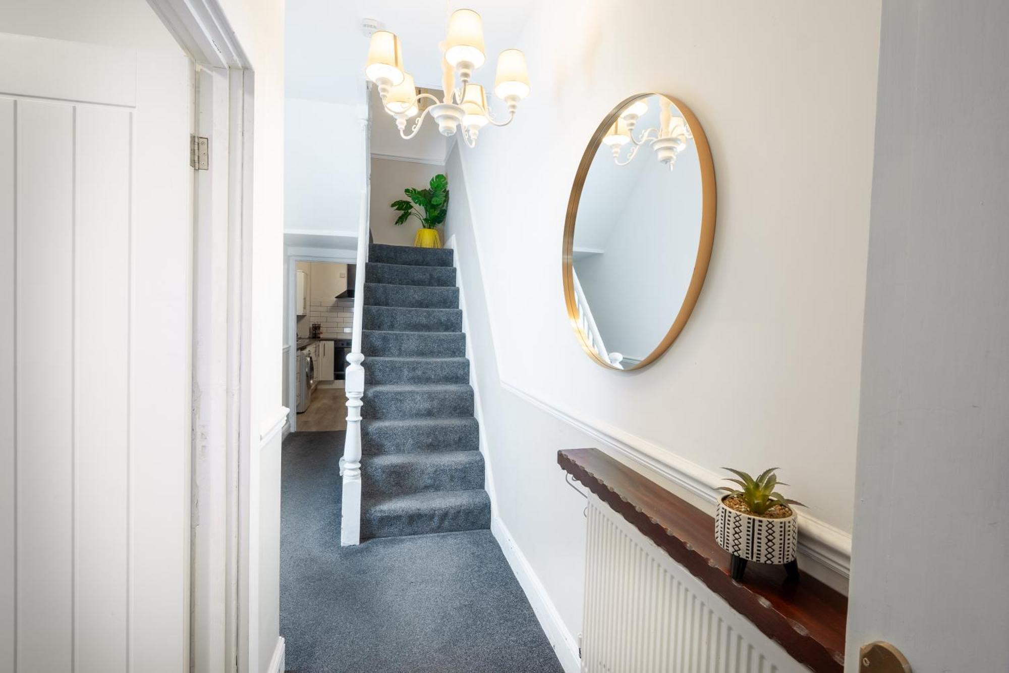 4-Bedroom Home - Ideal For Groups Working Away From Home 스완지 외부 사진