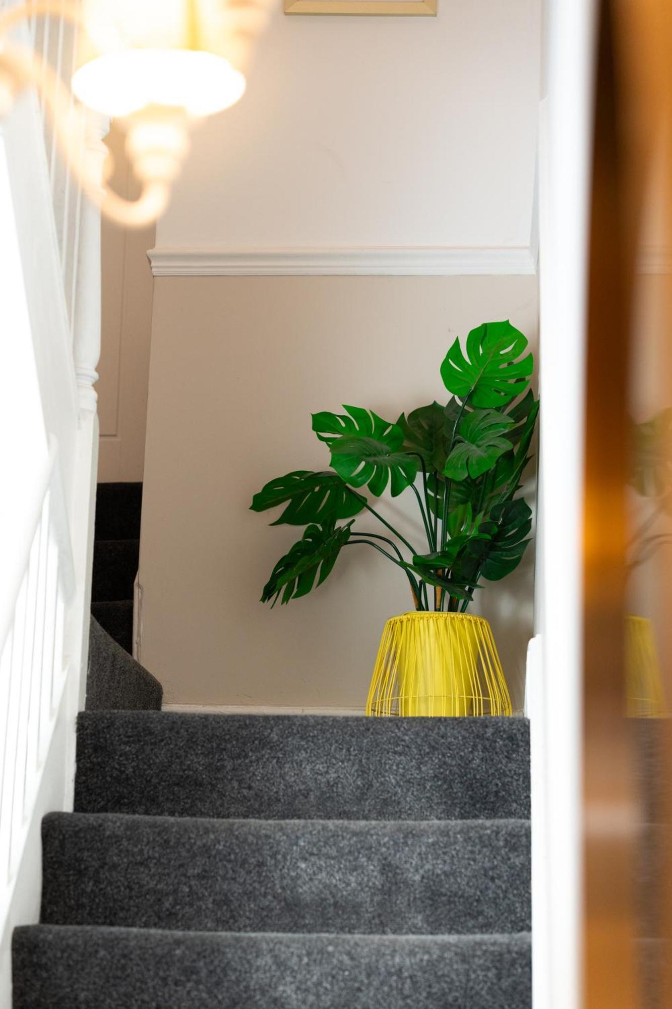 4-Bedroom Home - Ideal For Groups Working Away From Home 스완지 외부 사진