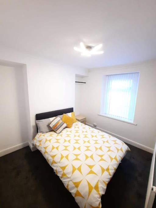 4-Bedroom Home - Ideal For Groups Working Away From Home 스완지 외부 사진