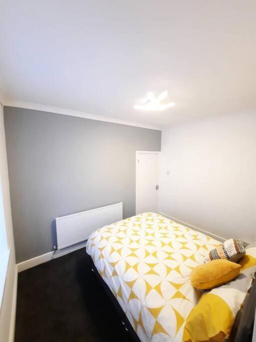 4-Bedroom Home - Ideal For Groups Working Away From Home 스완지 외부 사진