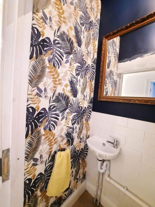 4-Bedroom Home - Ideal For Groups Working Away From Home 스완지 외부 사진
