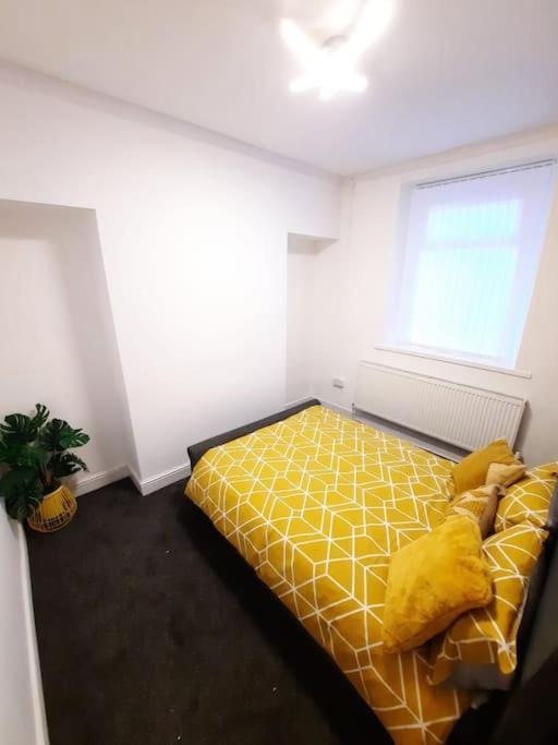 4-Bedroom Home - Ideal For Groups Working Away From Home 스완지 외부 사진