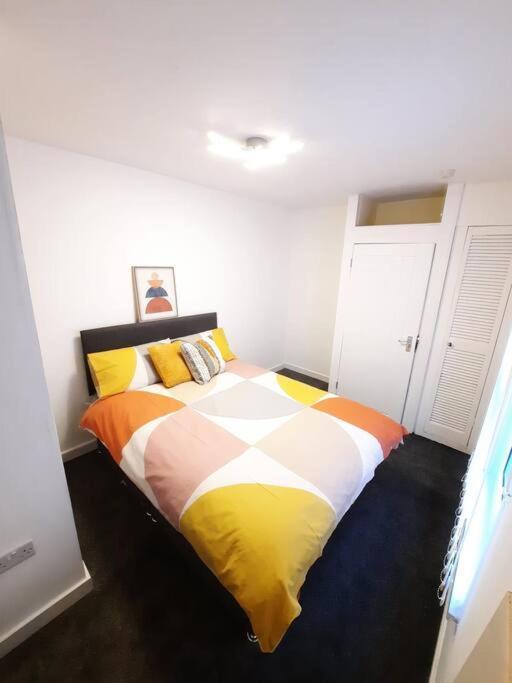 4-Bedroom Home - Ideal For Groups Working Away From Home 스완지 외부 사진